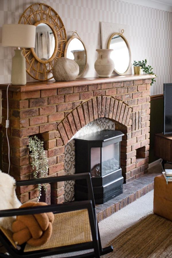 4-Bed Cotswold Getaway With Hot Tub & Gaming Room Churchdown Экстерьер фото