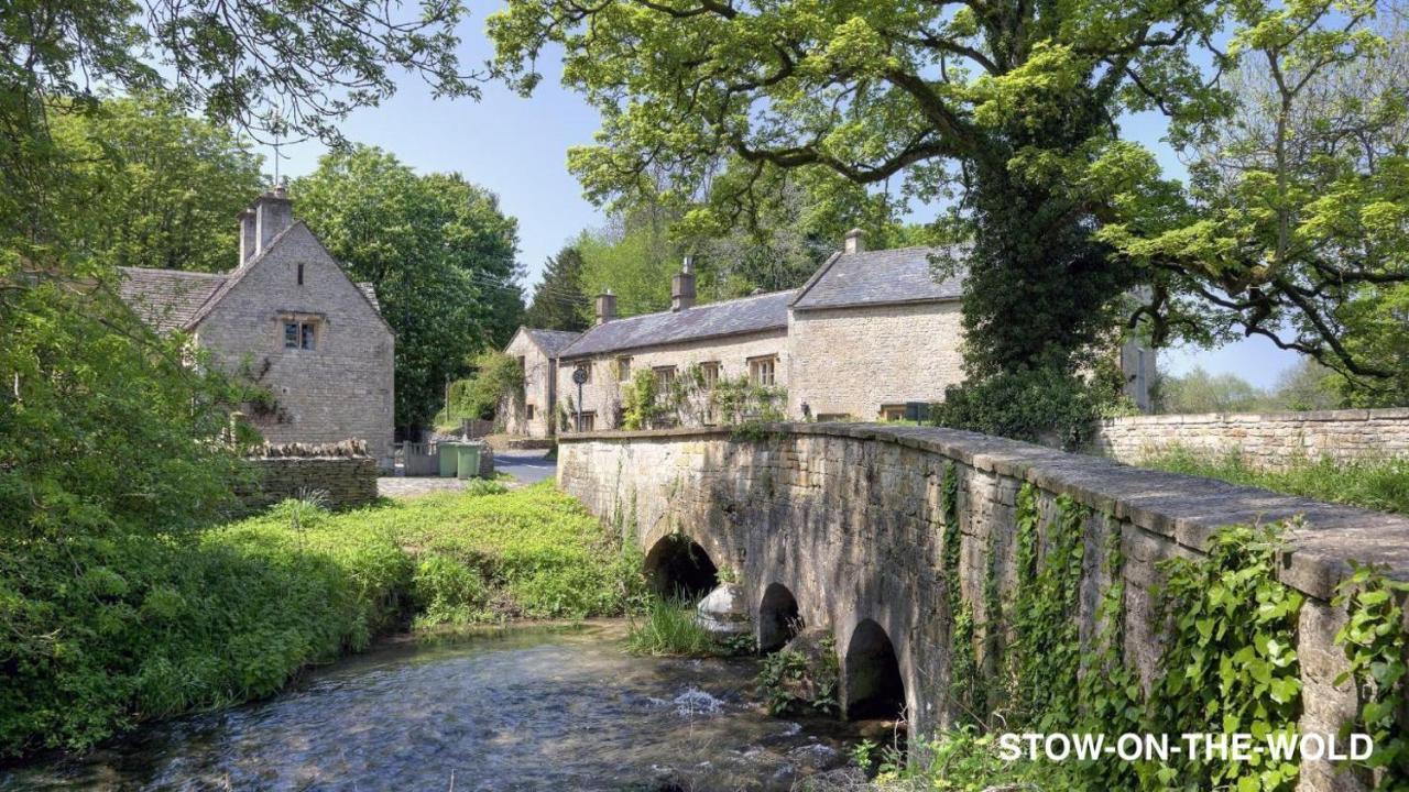 4-Bed Cotswold Getaway With Hot Tub & Gaming Room Churchdown Экстерьер фото